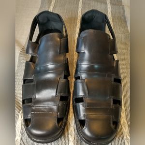 Cole Haan Neruda Leather Fisherman's Sandals Mens size 9. Black leather slip on
